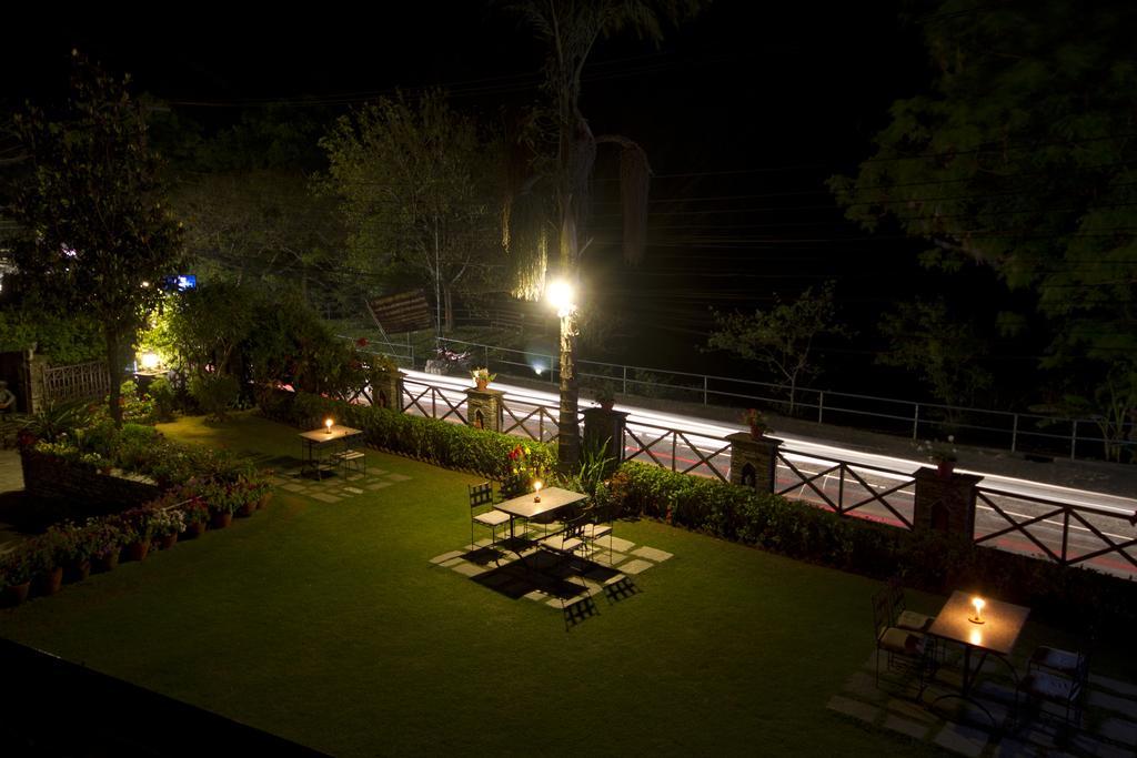 Trek-O-Tel Hotel Pokhara Ngoại thất bức ảnh